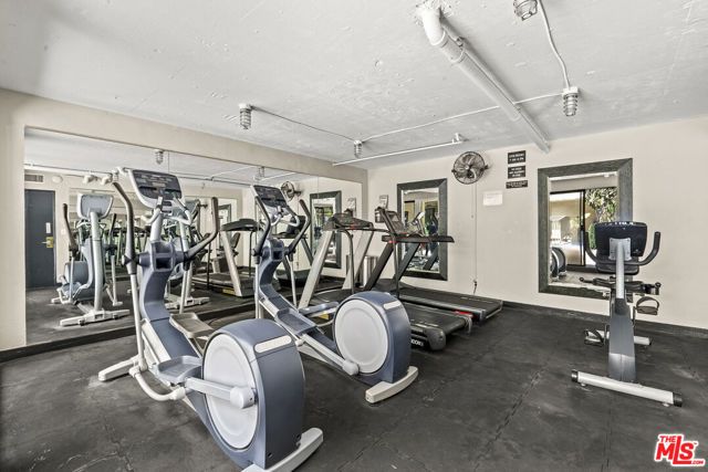 750 N Kings Road 111, West Hollywood, CA 90069