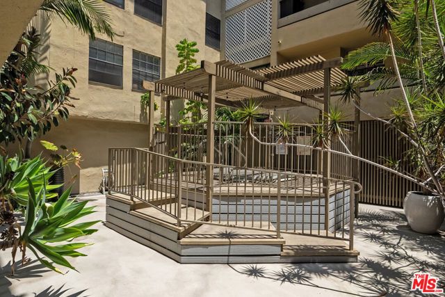 750 N Kings Road 111, West Hollywood, CA 90069