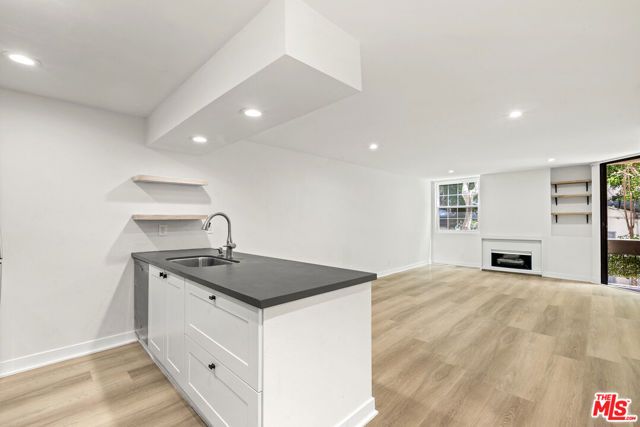 750 N Kings Road 111, West Hollywood, CA 90069