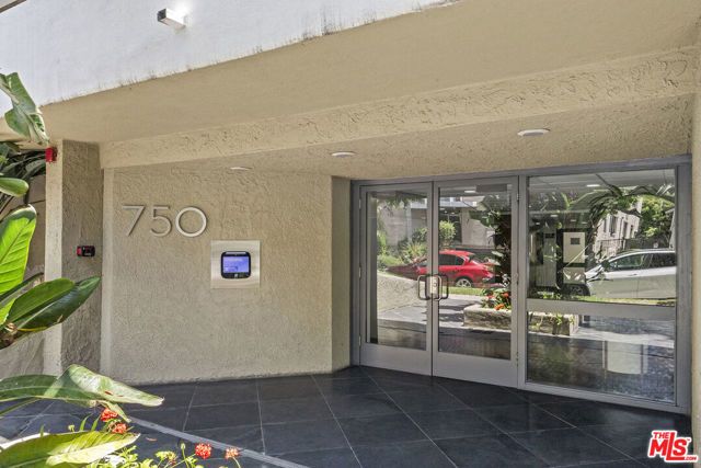 750 N Kings Road 111, West Hollywood, CA 90069