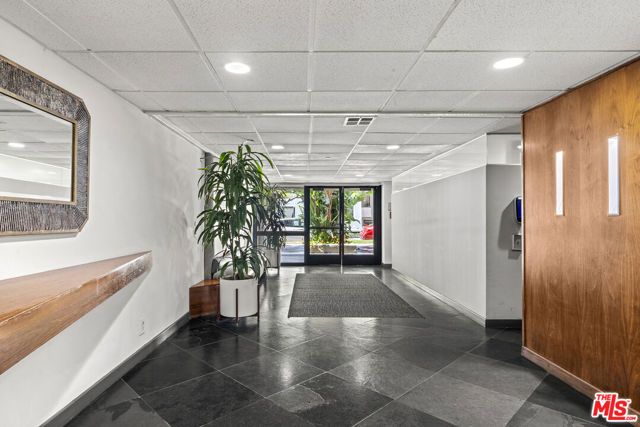 750 N Kings Road 111, West Hollywood, CA 90069