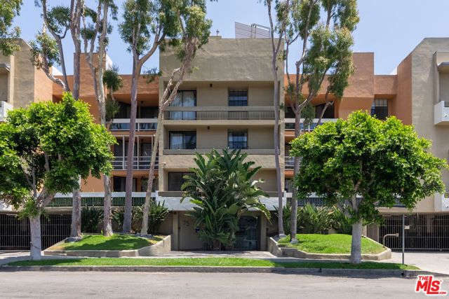 750 N Kings Road 111, West Hollywood, CA 90069