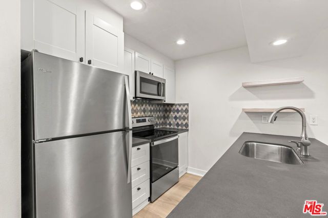 750 N Kings Road 111, West Hollywood, CA 90069