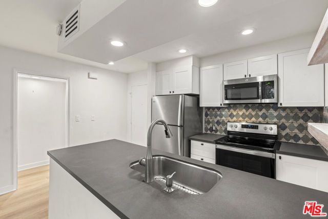 750 N Kings Road 111, West Hollywood, CA 90069