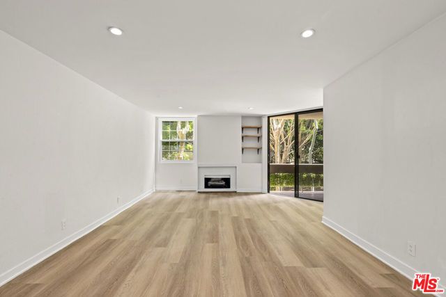 750 N Kings Road 111, West Hollywood, CA 90069