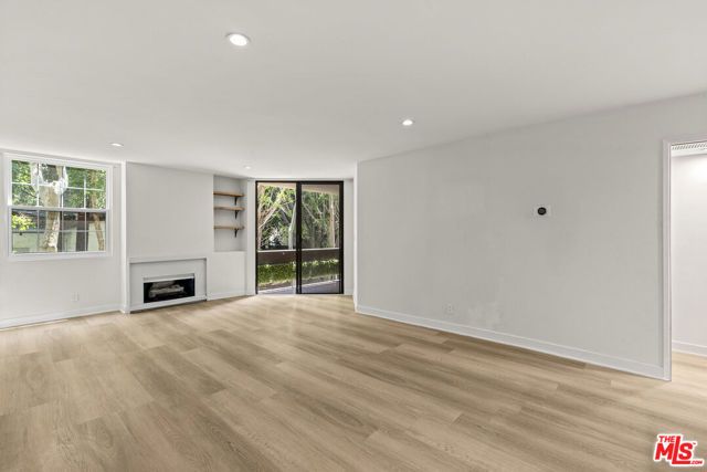 750 N Kings Road 111, West Hollywood, CA 90069