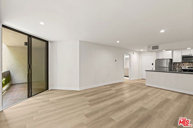 750 N Kings Road 111, West Hollywood, CA 90069
