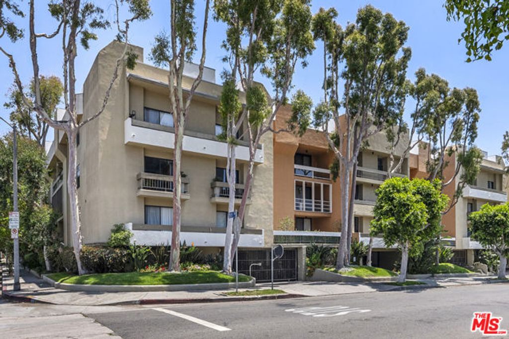 750 N Kings Road 111, West Hollywood, CA 90069