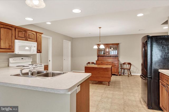 848 CAMBRIDGE DR, Manheim, PA 17545