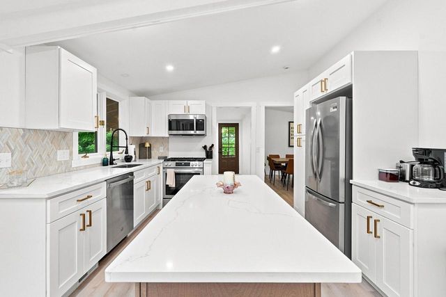 W3552 Wildwood DRIVE, Lake Geneva, WI 53147