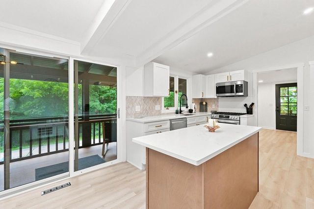 W3552 Wildwood DRIVE, Lake Geneva, WI 53147