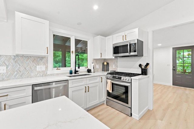 W3552 Wildwood DRIVE, Lake Geneva, WI 53147