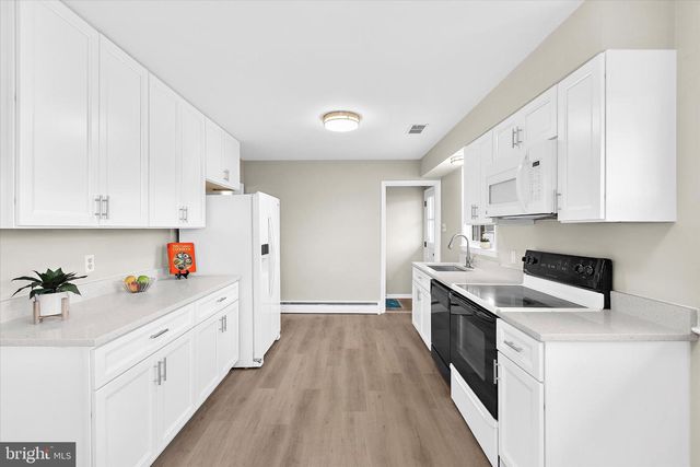 8421 SPRING RD, Pasadena, MD 21122