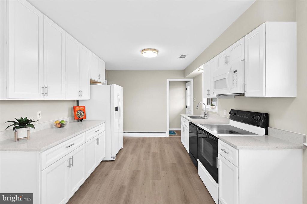 Image 6 of property listing at 8421 SPRING RD, Pasadena, MD 21122