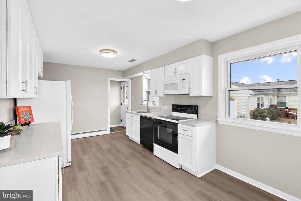 Image 10 of property listing at 8421 SPRING RD, Pasadena, MD 21122