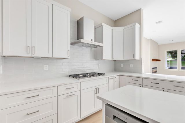 101 Fairway View Court, Montgomery, TX 77356