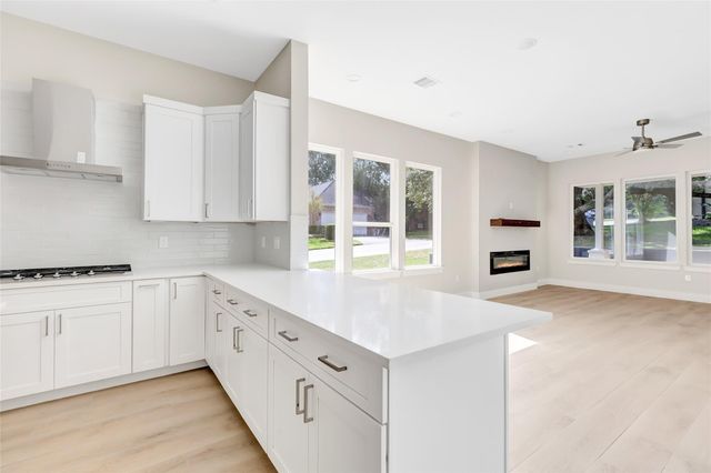 101 Fairway View Court, Montgomery, TX 77356