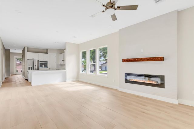 101 Fairway View Court, Montgomery, TX 77356