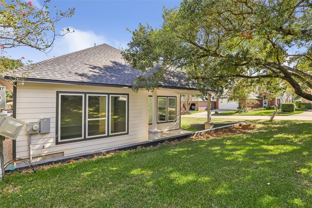 101 Fairway View Court, Montgomery, TX 77356