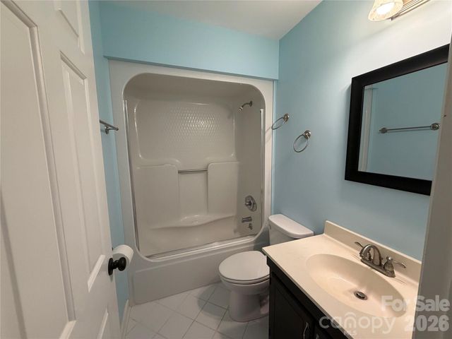2705 N Center Street 46, Hickory, NC 28601