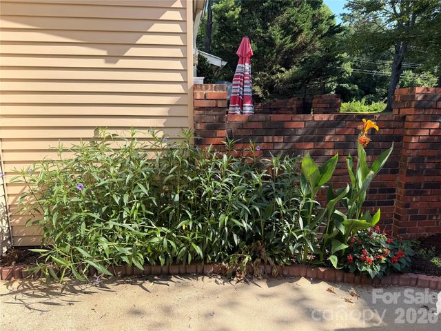 2705 N Center Street 46, Hickory, NC 28601