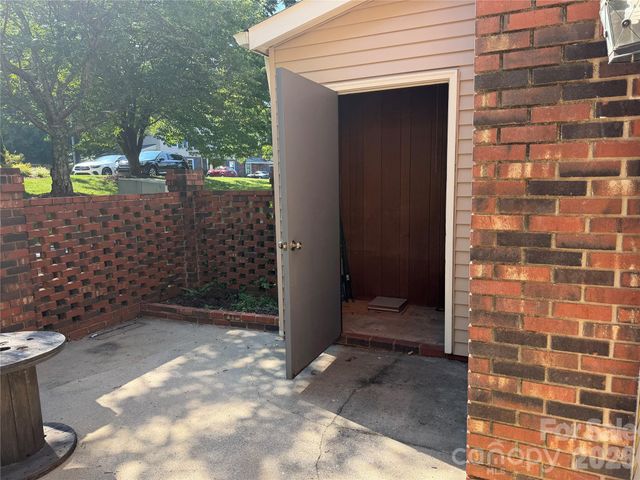 2705 N Center Street 46, Hickory, NC 28601
