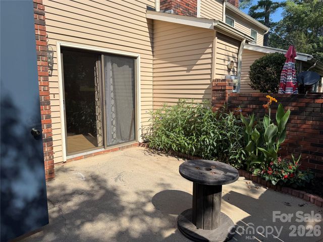 2705 N Center Street 46, Hickory, NC 28601
