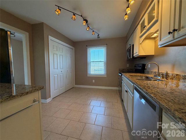 2705 N Center Street 46, Hickory, NC 28601