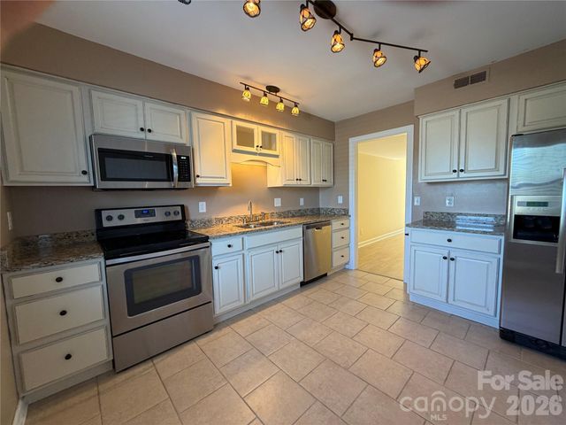 2705 N Center Street 46, Hickory, NC 28601