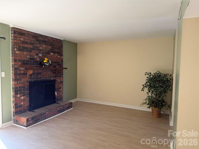 2705 N Center Street 46, Hickory, NC 28601