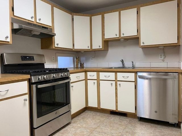 45 Kennedy Dr 45, Chelmsford, MA 01863