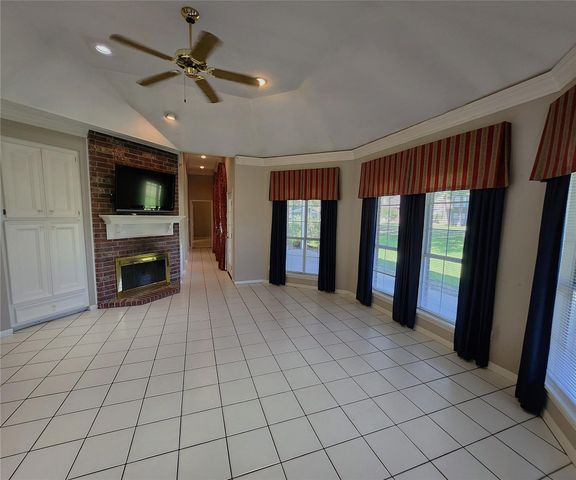 104 April Wind Drive S, Conroe, TX 77356