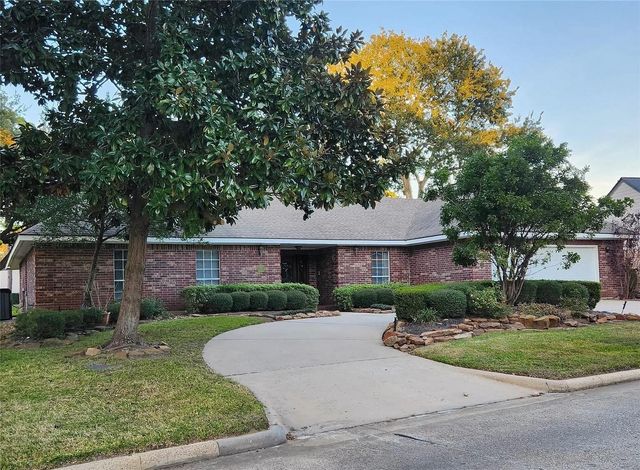 104 April Wind Drive S, Conroe, TX 77356