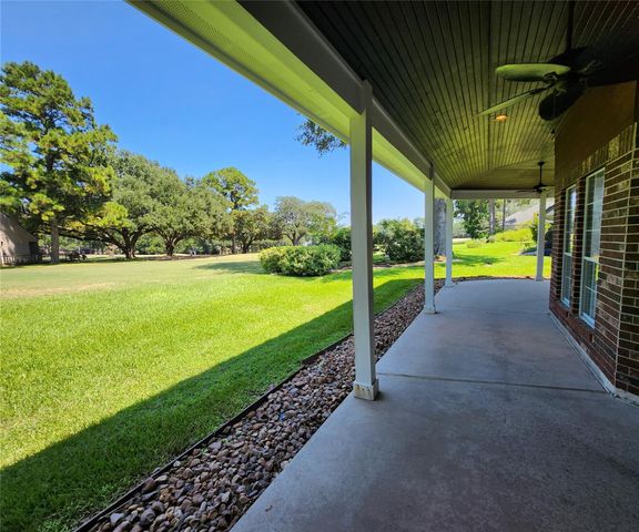 104 April Wind Drive S, Conroe, TX 77356