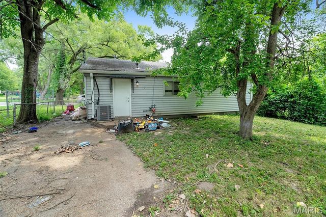 10145 Earl Drive, St Louis, MO 63136
