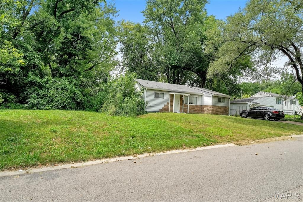 10145 Earl Drive, St Louis, MO 63136