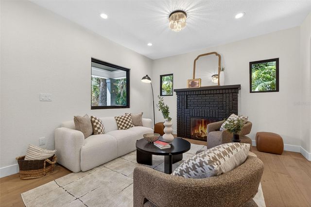 159 17TH AVENUE N, St Petersburg, FL 33704