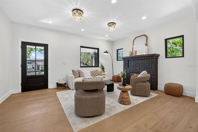 159 17TH AVENUE N, St Petersburg, FL 33704