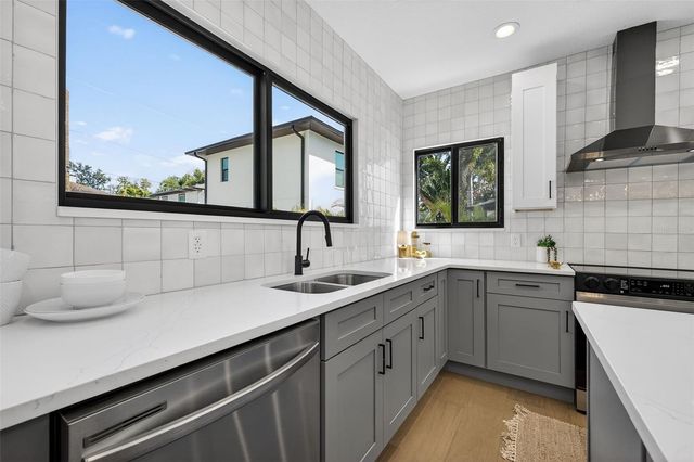 159 17TH AVENUE N, St Petersburg, FL 33704