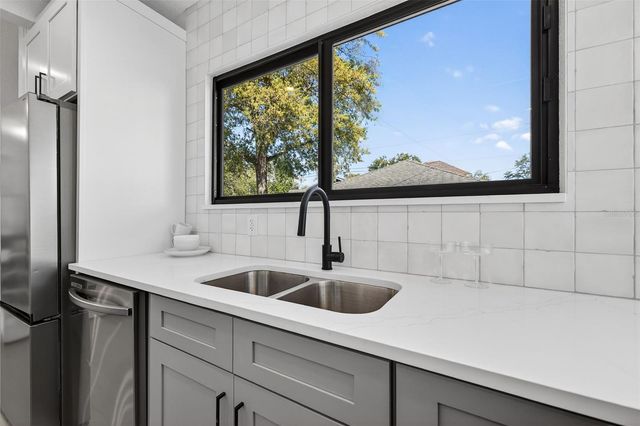 159 17TH AVENUE N, St Petersburg, FL 33704