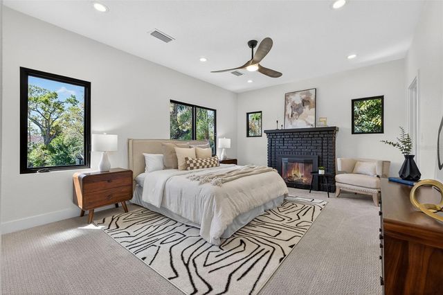 159 17TH AVENUE N, St Petersburg, FL 33704