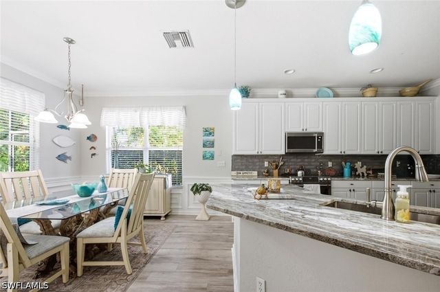 7862 Founders LN, Naples, FL 34104