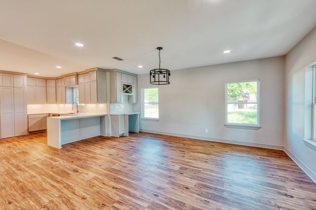 808 N Main Street, Tioga, TX 76233