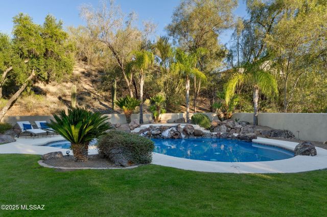 10500 N Starsearcher Place, Oro Valley, AZ 85737