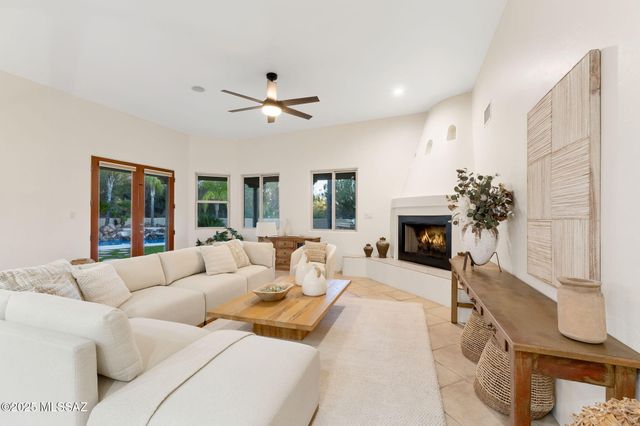 10500 N Starsearcher Place, Oro Valley, AZ 85737