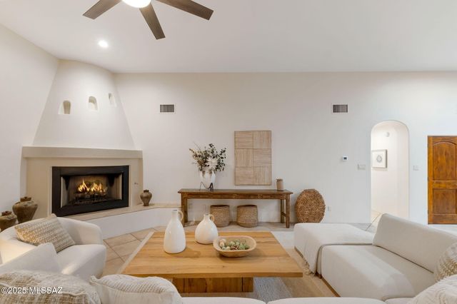 10500 N Starsearcher Place, Oro Valley, AZ 85737