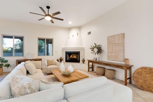 10500 N Starsearcher Place, Oro Valley, AZ 85737