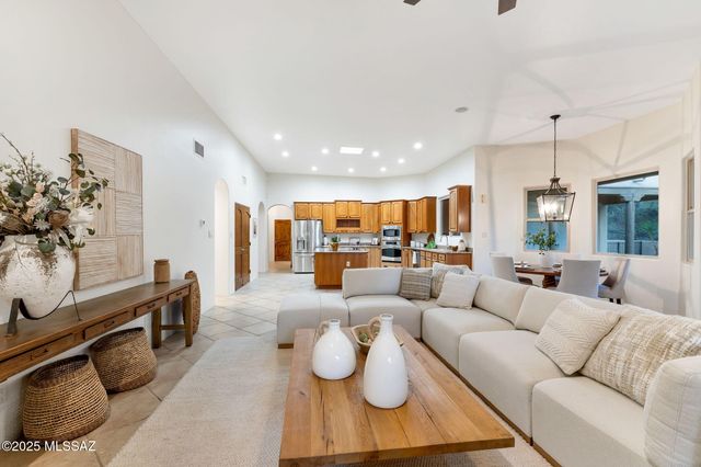 10500 N Starsearcher Place, Oro Valley, AZ 85737