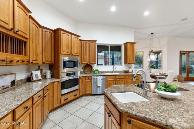 10500 N Starsearcher Place, Oro Valley, AZ 85737