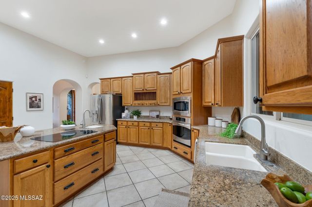 10500 N Starsearcher Place, Oro Valley, AZ 85737